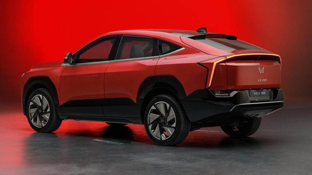 Current image: Mahindra XEV 9S Electric SUV